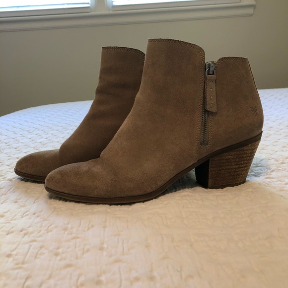 FRYE- Judith Double Zip Suede Ankle Booties Ash - Picture 2 of 9